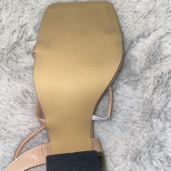 Heels - Picture 3 of 3